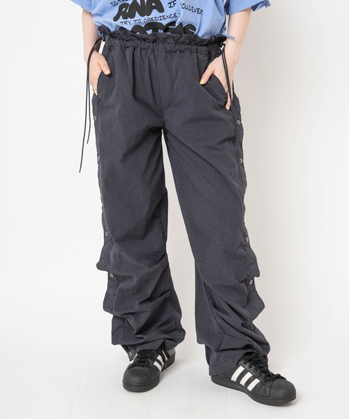 RNA(アールエヌエー)の「R4458 サイドスナップイージーパンツ(その他パンツ・レディース・ダークグレー/ライム/ピンク・MEDIUM)」の16枚目の写真