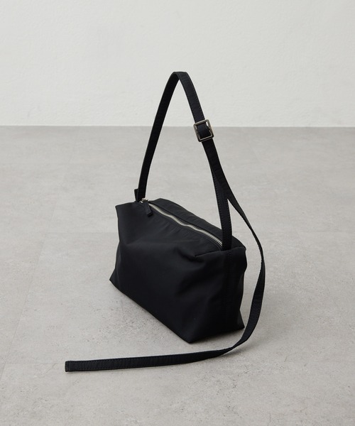 COLLAGE GALLARDAGALANTE（コラージュガリャルダガランテ）の「軽量180g×強撥水ボックスショルダーバッグ/インフルエンサーコラボアイテム（ショルダーバッグ・レディース・ブラック系その他/アイボリー/ブラック・FREE）」の13枚目の写真