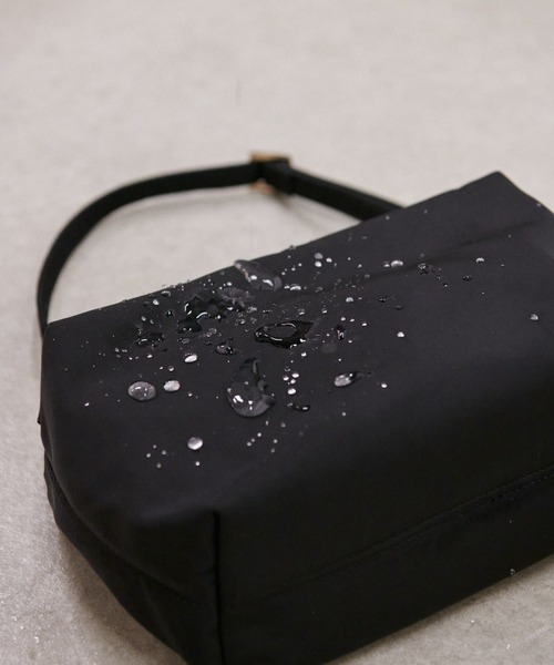COLLAGE GALLARDAGALANTE（コラージュガリャルダガランテ）の「軽量180g×強撥水ボックスショルダーバッグ/インフルエンサーコラボアイテム（ショルダーバッグ・レディース・ブラック系その他/アイボリー/ブラック・FREE）」の19枚目の写真