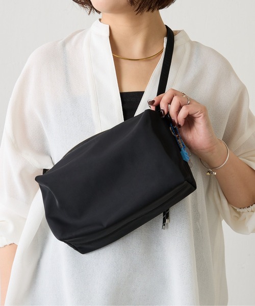 COLLAGE GALLARDAGALANTE（コラージュガリャルダガランテ）の「軽量180g×強撥水ボックスショルダーバッグ/インフルエンサーコラボアイテム（ショルダーバッグ・レディース・ブラック系その他/アイボリー/ブラック・FREE）」の16枚目の写真