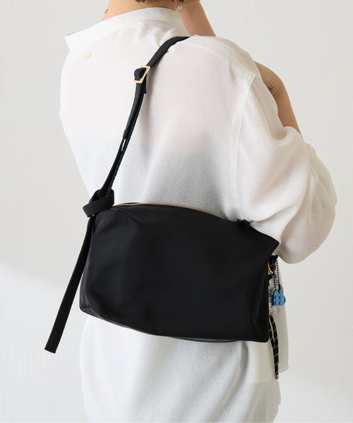 COLLAGE GALLARDAGALANTE（コラージュガリャルダガランテ）の「軽量180g×強撥水ボックスショルダーバッグ/インフルエンサーコラボアイテム（ショルダーバッグ・レディース・ブラック系その他/アイボリー/ブラック・FREE）」の18枚目の写真