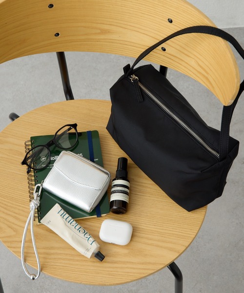 COLLAGE GALLARDAGALANTE（コラージュガリャルダガランテ）の「軽量180g×強撥水ボックスショルダーバッグ/インフルエンサーコラボアイテム（ショルダーバッグ・レディース・ブラック系その他/アイボリー/ブラック・FREE）」の4枚目の写真