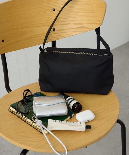 COLLAGE GALLARDAGALANTE（コラージュガリャルダガランテ）の「軽量180g×強撥水ボックスショルダーバッグ/インフルエンサーコラボアイテム（ショルダーバッグ・レディース・ブラック系その他/アイボリー/ブラック・FREE）」の5枚目の写真