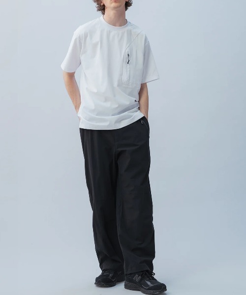 +phenix(プラスフェニックス)の「【+phenix / プラスフェニックス】HIDDEN ZIP POCKET S/S TEE 吸水速乾性 UVカット Tシャツ(Tシャツ/カットソー・メンズ・ブラック/ホワイト・MEDIUM/LARGE/X-LARGE)」の8枚目の写真