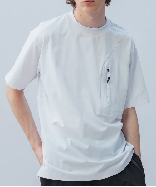 +phenix(プラスフェニックス)の「【+phenix / プラスフェニックス】HIDDEN ZIP POCKET S/S TEE 吸水速乾性 UVカット Tシャツ(Tシャツ/カットソー・メンズ・ブラック/ホワイト・MEDIUM/LARGE/X-LARGE)」の9枚目の写真