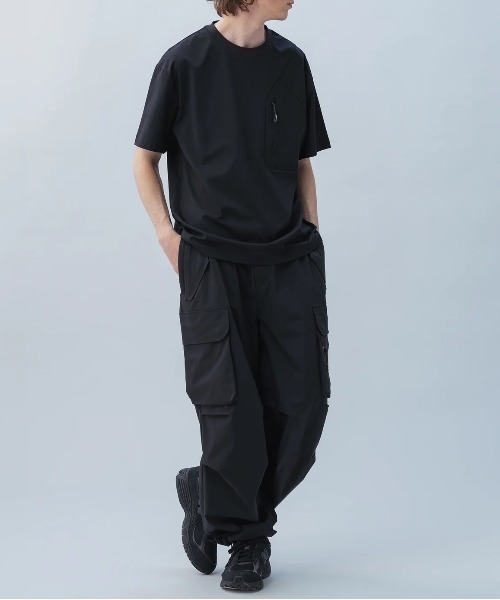 +phenix(プラスフェニックス)の「【+phenix / プラスフェニックス】HIDDEN ZIP POCKET S/S TEE 吸水速乾性 UVカット Tシャツ(Tシャツ/カットソー・メンズ・ブラック/ホワイト・MEDIUM/LARGE/X-LARGE)」の6枚目の写真
