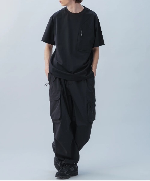 +phenix(プラスフェニックス)の「【+phenix / プラスフェニックス】HIDDEN ZIP POCKET S/S TEE 吸水速乾性 UVカット Tシャツ(Tシャツ/カットソー・メンズ・ブラック/ホワイト・MEDIUM/LARGE/X-LARGE)」の7枚目の写真