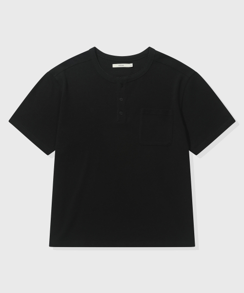 KIIMUIR（キミュア）の「[クロップ] ヘビーコットンロールアップヘンリーネック半袖Tシャツ_ブラック（Tシャツ/カットソー・メンズ・ブラック・MEDIUM/LARGE/X-LARGE）」の2枚目の写真