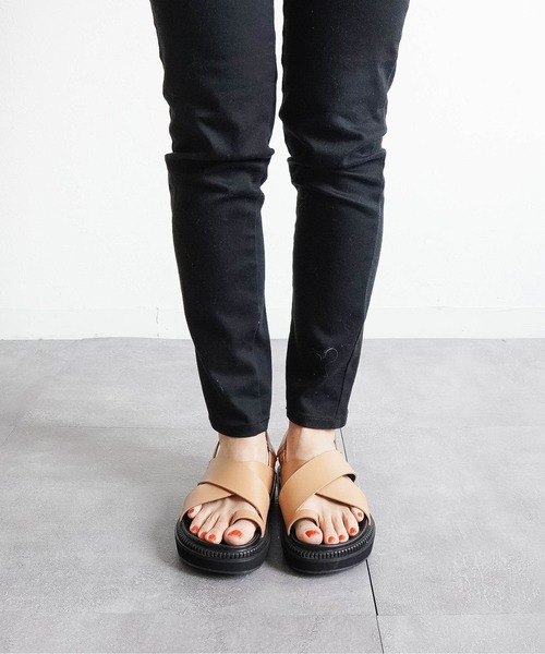 Fabby fabby(ファビィーファビィー)の「【足裏フィット】厚底クロストングサンダル(サンダル・レディース・ブラック/ブラウン/ベージュ・MEDIUM/LARGE/SMALL)」の9枚目の写真