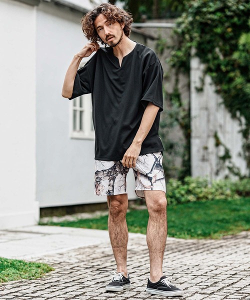 CAMBIO(カンビオ)の「mt10487- キーネックショートスリーブTシャツ(Tシャツ/カットソー・メンズ・ブラック/グレイッシュベージュ/アイボリー・XL/L/M)」の6枚目の写真