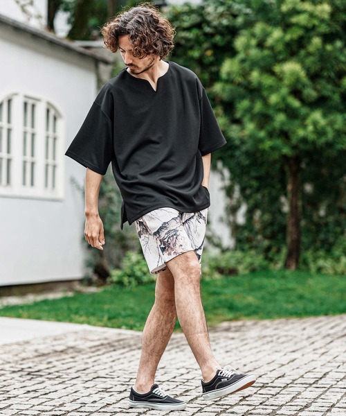 CAMBIO(カンビオ)の「mt10487- キーネックショートスリーブTシャツ(Tシャツ/カットソー・メンズ・ブラック/グレイッシュベージュ/アイボリー・XL/L/M)」の7枚目の写真