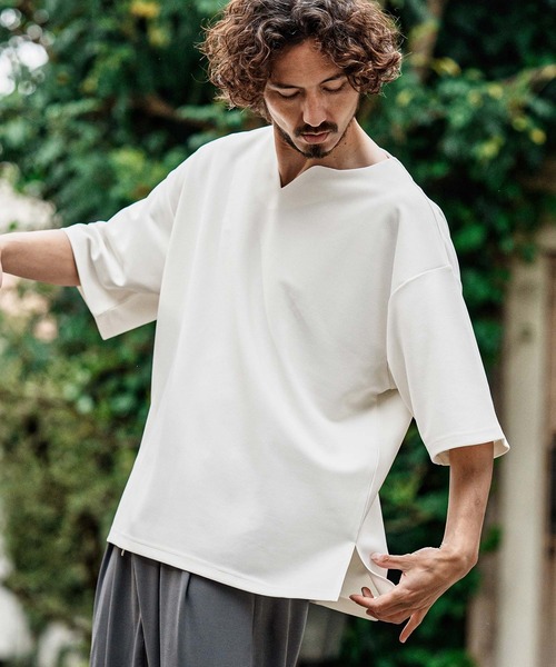 CAMBIO(カンビオ)の「mt10487- キーネックショートスリーブTシャツ(Tシャツ/カットソー・メンズ・ブラック/グレイッシュベージュ/アイボリー・XL/L/M)」の9枚目の写真