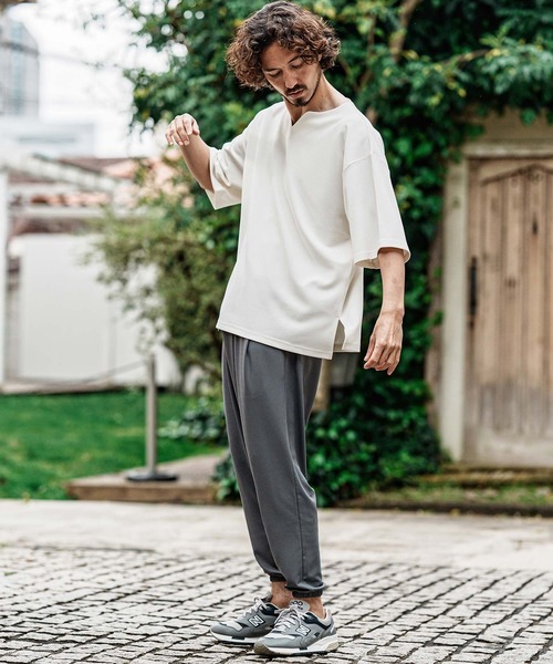 CAMBIO(カンビオ)の「mt10487- キーネックショートスリーブTシャツ(Tシャツ/カットソー・メンズ・ブラック/グレイッシュベージュ/アイボリー・XL/L/M)」の11枚目の写真