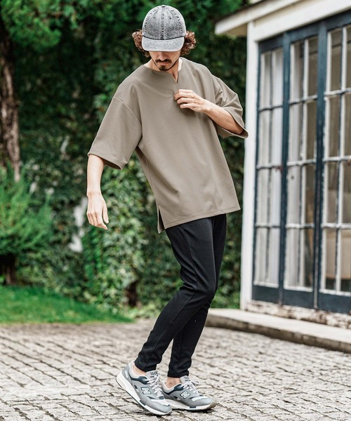 CAMBIO(カンビオ)の「mt10487- キーネックショートスリーブTシャツ(Tシャツ/カットソー・メンズ・ブラック/グレイッシュベージュ/アイボリー・XL/L/M)」の15枚目の写真