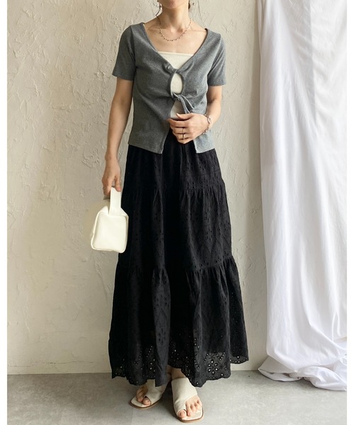 She's Closet(シーズクローゼット)の「ティアード切替 スカラップレース 刺繍 ボリュームフレアロングスカート(スカート・レディース・アイボリー/ブラック/オフホワイト・FREE)」の15枚目の写真