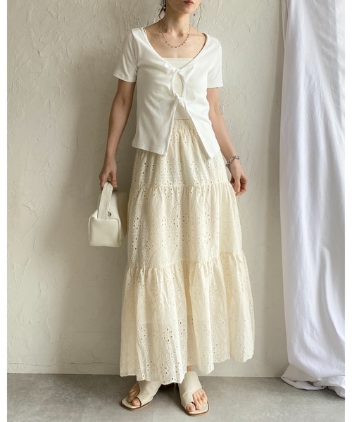 She's Closet(シーズクローゼット)の「ティアード切替 スカラップレース 刺繍 ボリュームフレアロングスカート(スカート・レディース・アイボリー/ブラック/オフホワイト・FREE)」の4枚目の写真