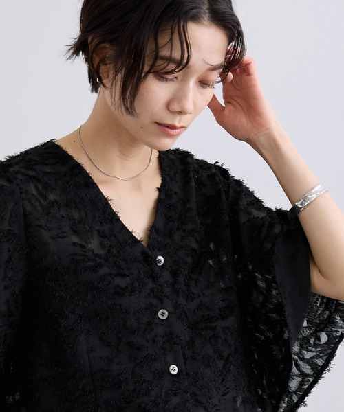 SALON adam et rope'(サロン アダム エ ロペ)の「【WEB限定】フラワーカットジャガードブラウス(シャツ/ブラウス・レディース・ブラック/グレー/ホワイト・FREE)」の11枚目の写真