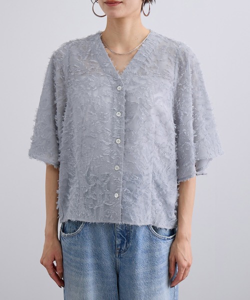 SALON adam et rope'(サロン アダム エ ロペ)の「【WEB限定】フラワーカットジャガードブラウス(シャツ/ブラウス・レディース・ブラック/グレー/ホワイト・FREE)」の20枚目の写真