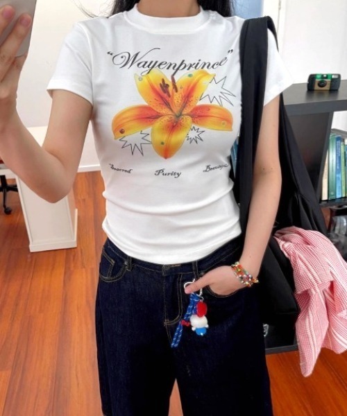 SHEENA(シーナ)の「リリーフラワープリントフィットTシャツ(Tシャツ/カットソー・レディース・ホワイト/ブラック・M)」の8枚目の写真