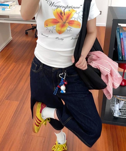 SHEENA(シーナ)の「リリーフラワープリントフィットTシャツ(Tシャツ/カットソー・レディース・ホワイト/ブラック・M)」の9枚目の写真