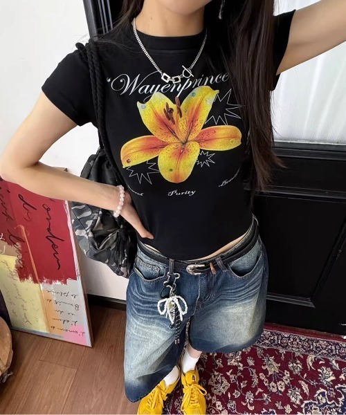 SHEENA(シーナ)の「リリーフラワープリントフィットTシャツ(Tシャツ/カットソー・レディース・ホワイト/ブラック・M)」の12枚目の写真
