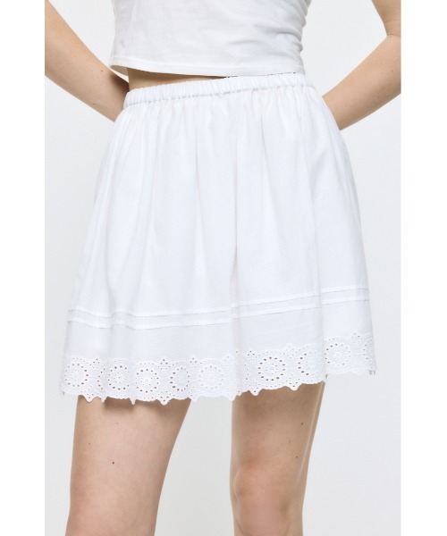 MOUSSY(マウジー)の「EYELET HEM FLARE ミニスカート(スカート・レディース・ブラック/ホワイト・2/1)」の10枚目の写真