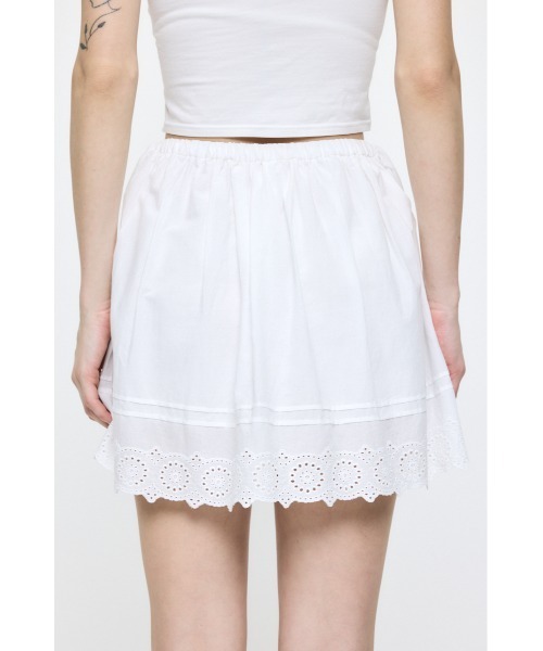 MOUSSY(マウジー)の「EYELET HEM FLARE ミニスカート(スカート・レディース・ブラック/ホワイト・2/1)」の7枚目の写真