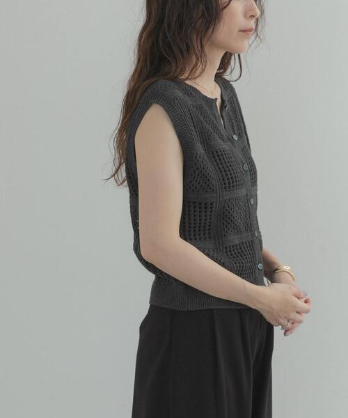 URBAN RESEARCH DOORS(アーバンリサーチドアーズ)の「『WEB限定』2WAYクロシェノースリーブニット(ニット/セーター・レディース・グリーン系その他/チャコールグレー/オフホワイト・FREE)」の20枚目の写真