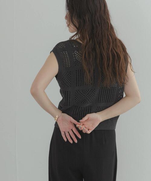 URBAN RESEARCH DOORS(アーバンリサーチドアーズ)の「『WEB限定』2WAYクロシェノースリーブニット(ニット/セーター・レディース・グリーン系その他/チャコールグレー/オフホワイト・FREE)」の16枚目の写真