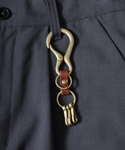 ANPAS(アンパス)の「Made in Japan Daruma Carabiner Key Holder / 日本製 ダルマカラビナキーホルダー 国産 レザー 合金 メンズ レディース ユニセックス(キーケース/キーアクセサリー・メンズ・ダークブラウン/ブラウン/レッド/グリーン/ネイビー/ブラック・FREE)」の3枚目の写真