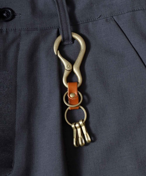 ANPAS(アンパス)の「Made in Japan Daruma Carabiner Key Holder / 日本製 ダルマカラビナキーホルダー 国産 レザー 合金 メンズ レディース ユニセックス(キーケース/キーアクセサリー・メンズ・ダークブラウン/ブラウン/レッド/グリーン/ネイビー/ブラック・FREE)」の4枚目の写真