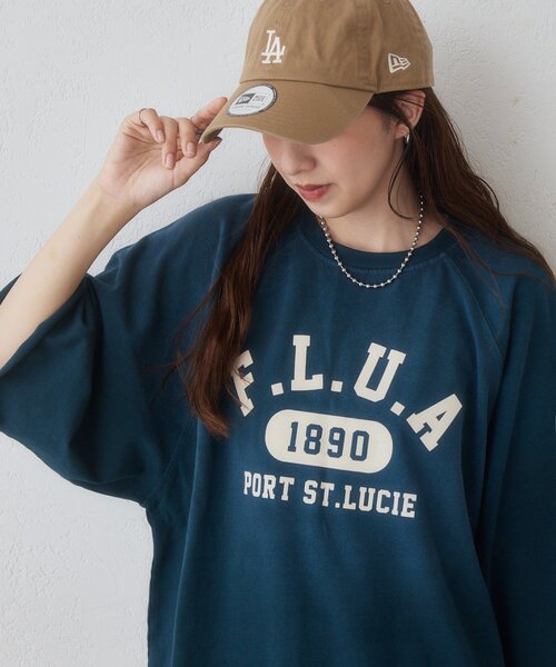 DISCOAT(ディスコート)の「【Enlude】ラグランフロッキーロゴプリントTシャツ《ユニセックス》(Tシャツ/カットソー・メンズ・グレイッシュベージュ/チャコールグレー/グリーン・FREE)」の3枚目の写真
