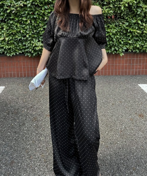 WILLFULLY(ウィルフリー)の「satin polka dot off shoulder lantern sleeve BL(シャツ/ブラウス・レディース・ブラウン/ブラック・FREE)」の12枚目の写真