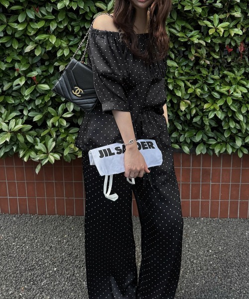 WILLFULLY(ウィルフリー)の「satin polka dot off shoulder lantern sleeve BL(シャツ/ブラウス・レディース・ブラウン/ブラック・FREE)」の13枚目の写真