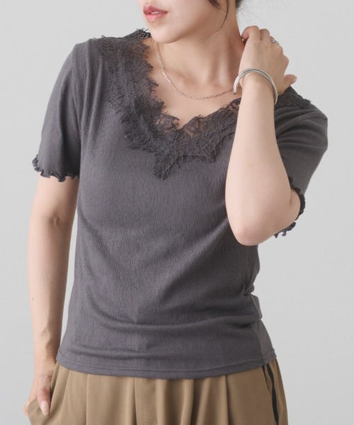 COLONY 2139(コロニートゥーワンスリーナイン)の「レーストリミングメロウ半袖Tシャツ(Tシャツ/カットソー・レディース・アイボリー/チャコールグレー/ブラック/オフホワイト・FREE)」の21枚目の写真