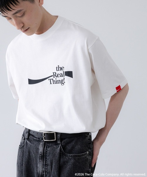 LOWRYS FARM(ローリーズファーム)の「【LFM(U)】Coca-Cola/LOGO TEE 878209(Tシャツ/カットソー・メンズ・ホワイト/ブラック/ホワイト系その他・MEDIUM/LARGE)」の2枚目の写真