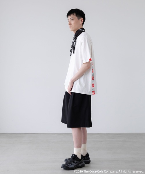 LOWRYS FARM(ローリーズファーム)の「【LFM(U)】Coca-Cola/LOGO TEE 878209(Tシャツ/カットソー・メンズ・ホワイト/ブラック/ホワイト系その他・MEDIUM/LARGE)」の5枚目の写真