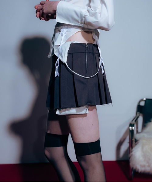 Carmelo(カーメロ)の「2way Damaged Pleat Mini Skirt / マイクロミニレイヤードプリーツスカート(スカート・レディース・ブラック/チャコールグレー・FREE)」の7枚目の写真