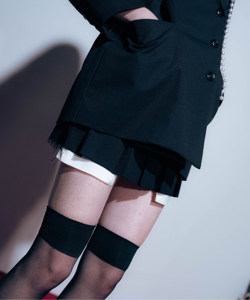 Carmelo(カーメロ)の「2way Damaged Pleat Mini Skirt / マイクロミニレイヤードプリーツスカート(スカート・レディース・ブラック/チャコールグレー・FREE)」の10枚目の写真