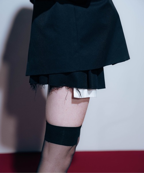Carmelo(カーメロ)の「2way Damaged Pleat Mini Skirt / マイクロミニレイヤードプリーツスカート(スカート・レディース・ブラック/チャコールグレー・FREE)」の11枚目の写真