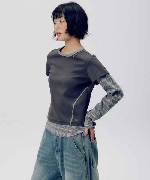 SOME PLACE（サムプレイス）の「ストライプ配色ステッチポイントレイヤードロングスリーブTシャツ[チャコール]（Tシャツ/カットソー・レディース・チャコール・FREE）」の4枚目の写真