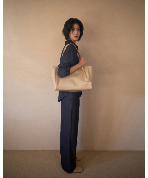 Yuje(ユジェ)の「LIBER BAG_middle (3color)(ショルダーバッグ・レディース・ブラウン系その他/ブラック/ライトベージュ・FREE)」の5枚目の写真