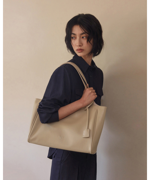 Yuje(ユジェ)の「LIBER BAG_middle (3color)(ショルダーバッグ・レディース・ブラウン系その他/ブラック/ライトベージュ・FREE)」の7枚目の写真