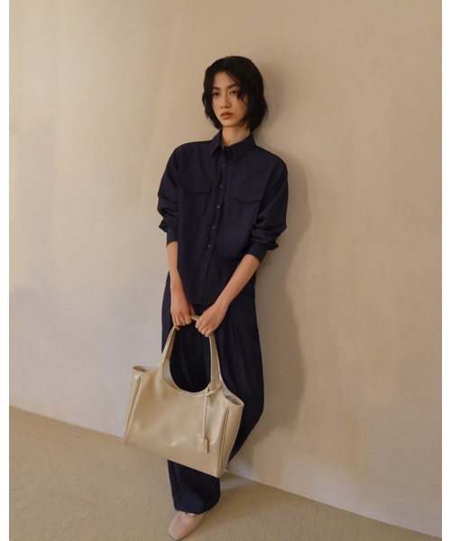 Yuje(ユジェ)の「LIBER BAG_middle (3color)(ショルダーバッグ・レディース・ブラウン系その他/ブラック/ライトベージュ・FREE)」の8枚目の写真
