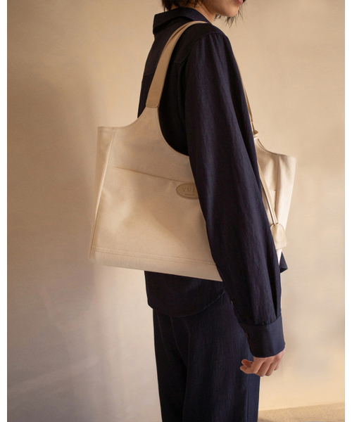 Yuje(ユジェ)の「LIBER BAG_middle (3color)(ショルダーバッグ・レディース・ブラウン系その他/ブラック/ライトベージュ・FREE)」の12枚目の写真