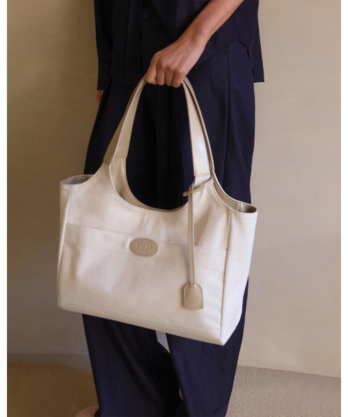 Yuje(ユジェ)の「LIBER BAG_middle (3color)(ショルダーバッグ・レディース・ブラウン系その他/ブラック/ライトベージュ・FREE)」の14枚目の写真