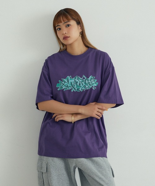 XLARGE(エクストララージ)の「BLACK BOOK S/S TEE(Tシャツ/カットソー・メンズ・ホワイト/ブラック/パープル・XL/L/M/S)」の3枚目の写真