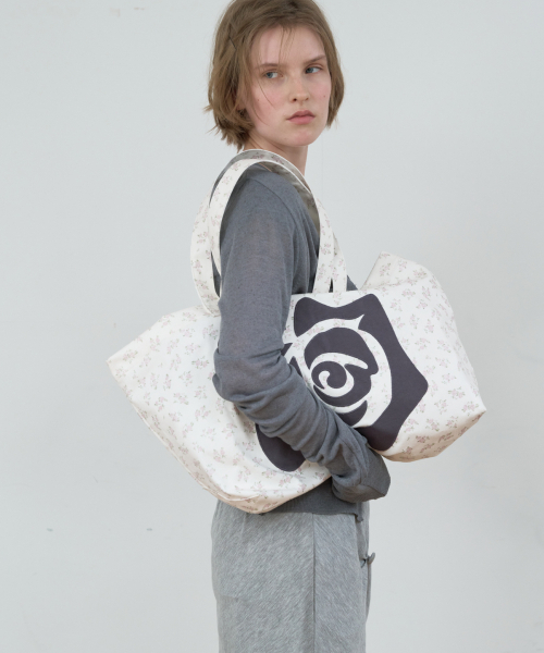 Majournee(マジョネ)の「ROSE PATCH ECO BAG_LIGHT PINK(エコバッグ/サブバッグ・レディース・ライトピンク・ONE SIZE)」の1枚目の写真
