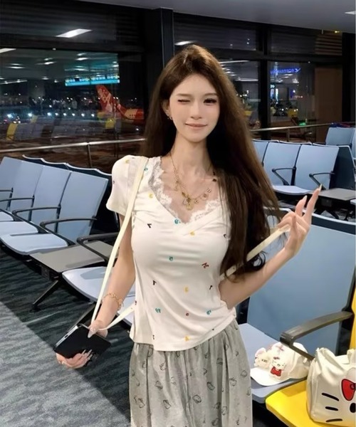 AsheKsha（アシクシャ）の「レースパッチワークのVネック半袖（Tシャツ/カットソー・レディース・ベージュ・M）」の2枚目の写真