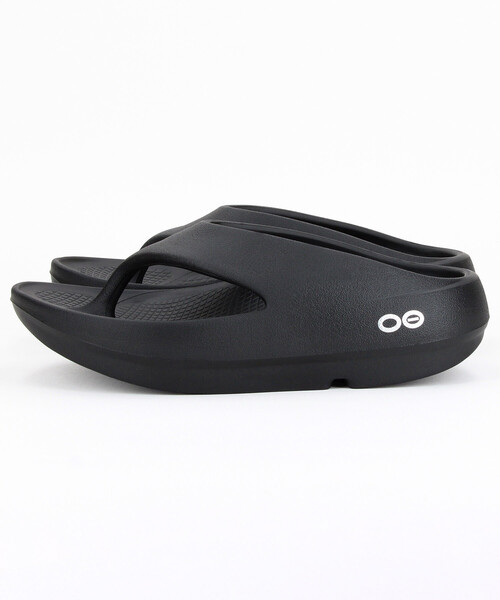 OOFOS(ウーフォス)の「OOFOS/ウーフォス OOriginal Plus/ウーオリジナル プラス(サンダル・レディース・ベージュ/ブラック・6/7/8)」の4枚目の写真